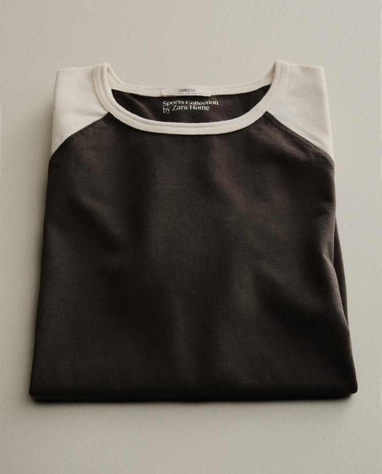 KAKSISÄVYINEN PUUVILLA-T-PAITA KAKSISÄVYINEN PUUVILLA-T-PAITA