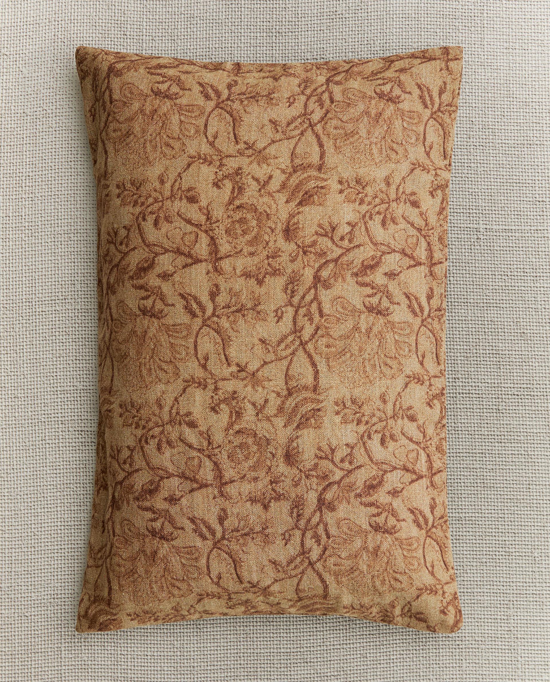Cushion covers and throw pillows for the bed | Zara Home